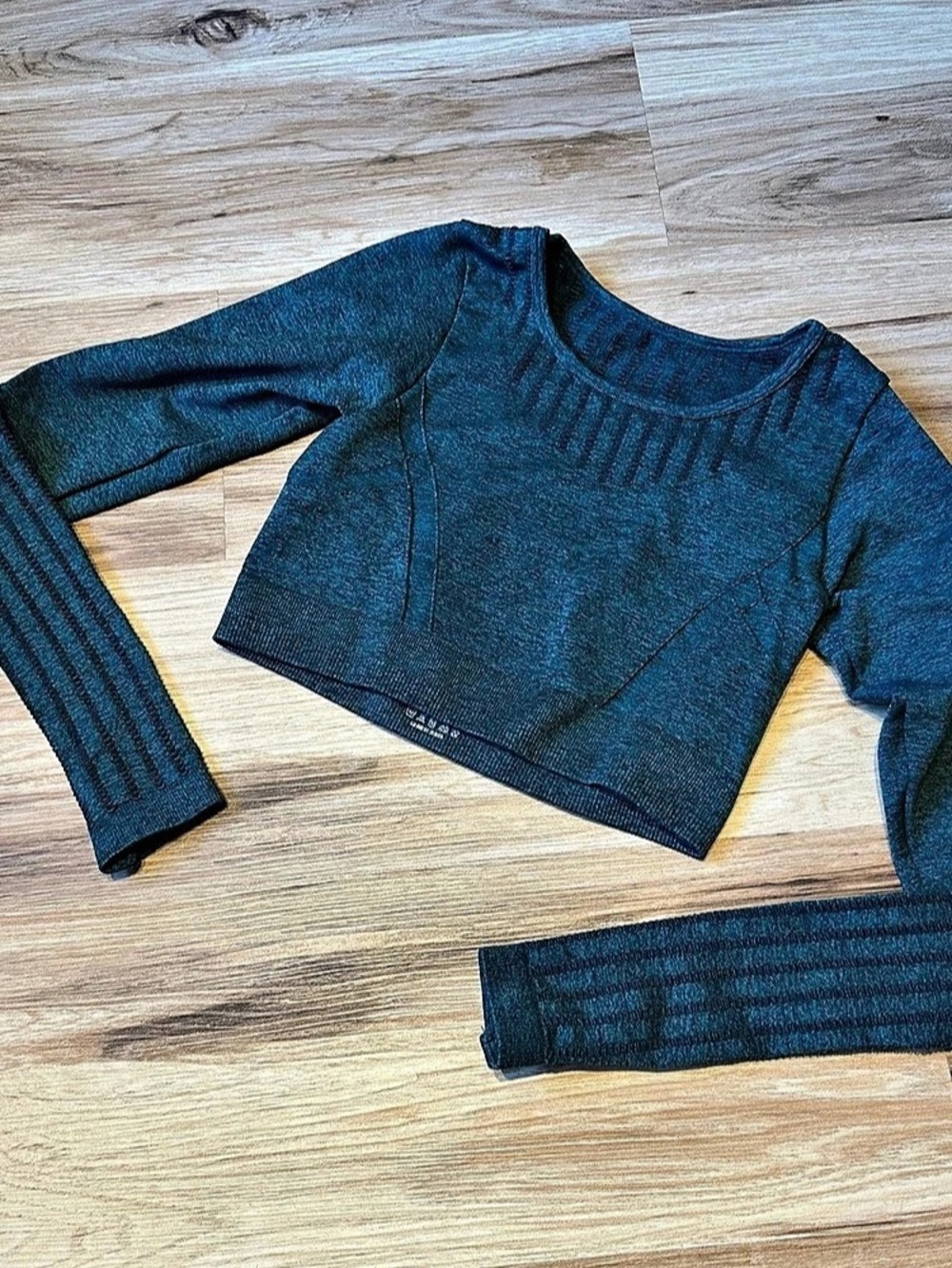 Dark green ribbed long sleeve athletic crop top
